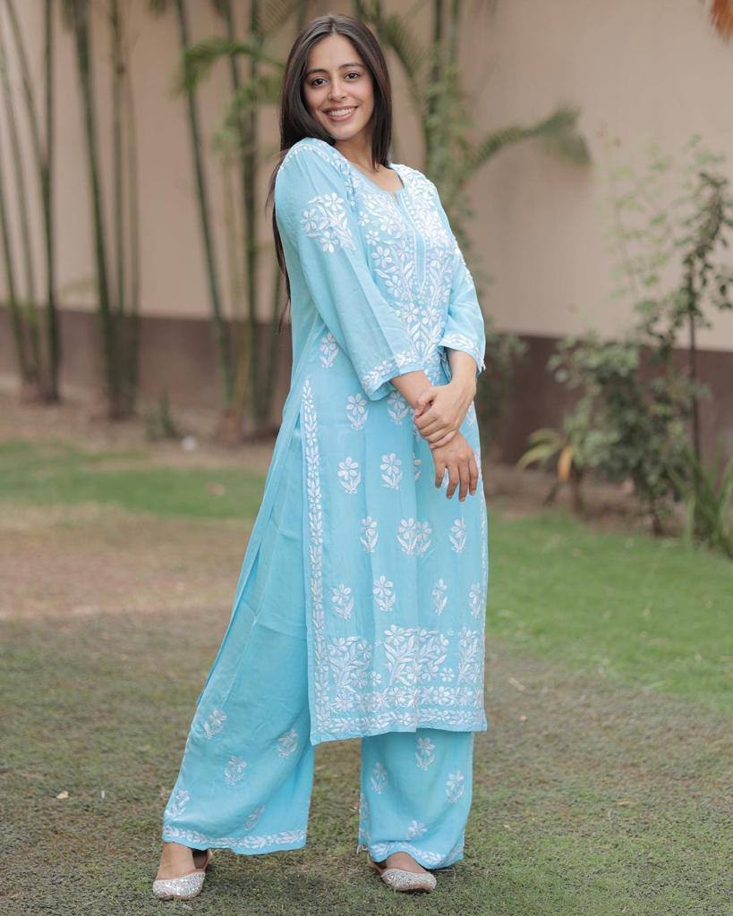 CHIKANKARI EXCLUSIVE KURTI_PENT PAIR DESIGN
