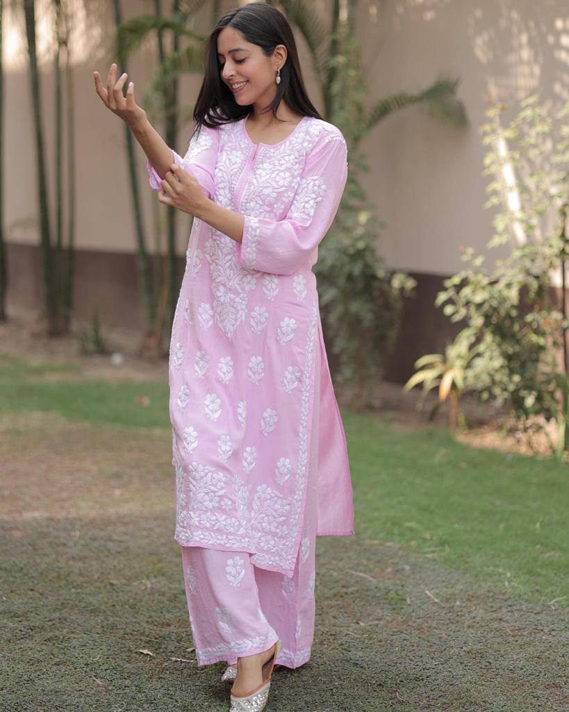 CHIKANKARI EXCLUSIVE KURTI_PENT PAIR DESIGN