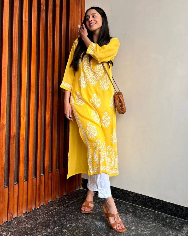 WOMEN CHIKAN EMBROIDERY KURTI_PENT PAIR DESIGN
