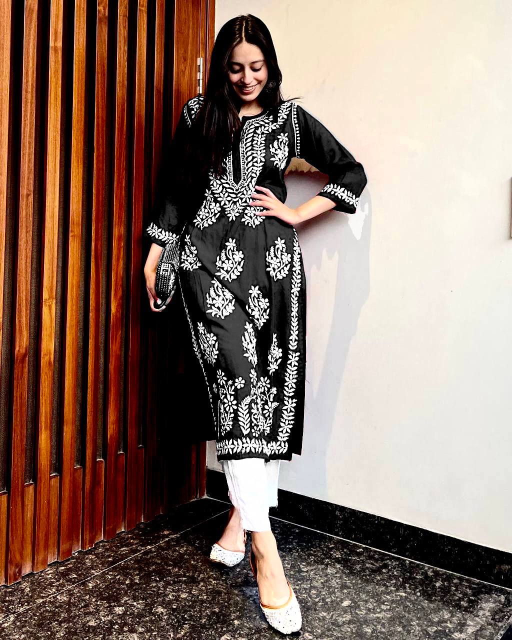 WOMEN CHIKAN EMBROIDERY KURTI_PENT PAIR DESIGN