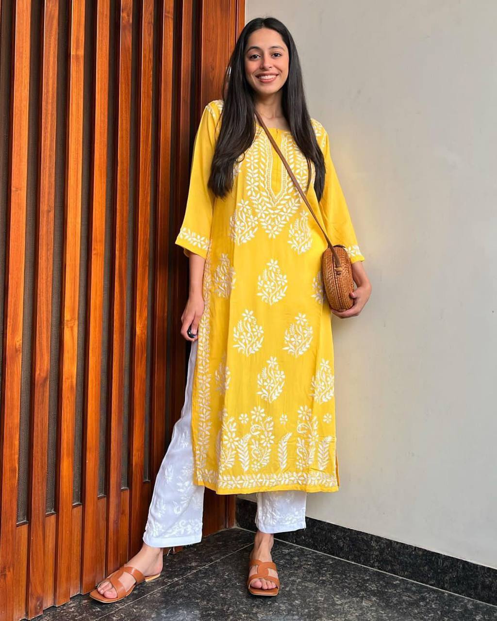 WOMEN CHIKAN EMBROIDERY KURTI_PENT PAIR DESIGN
