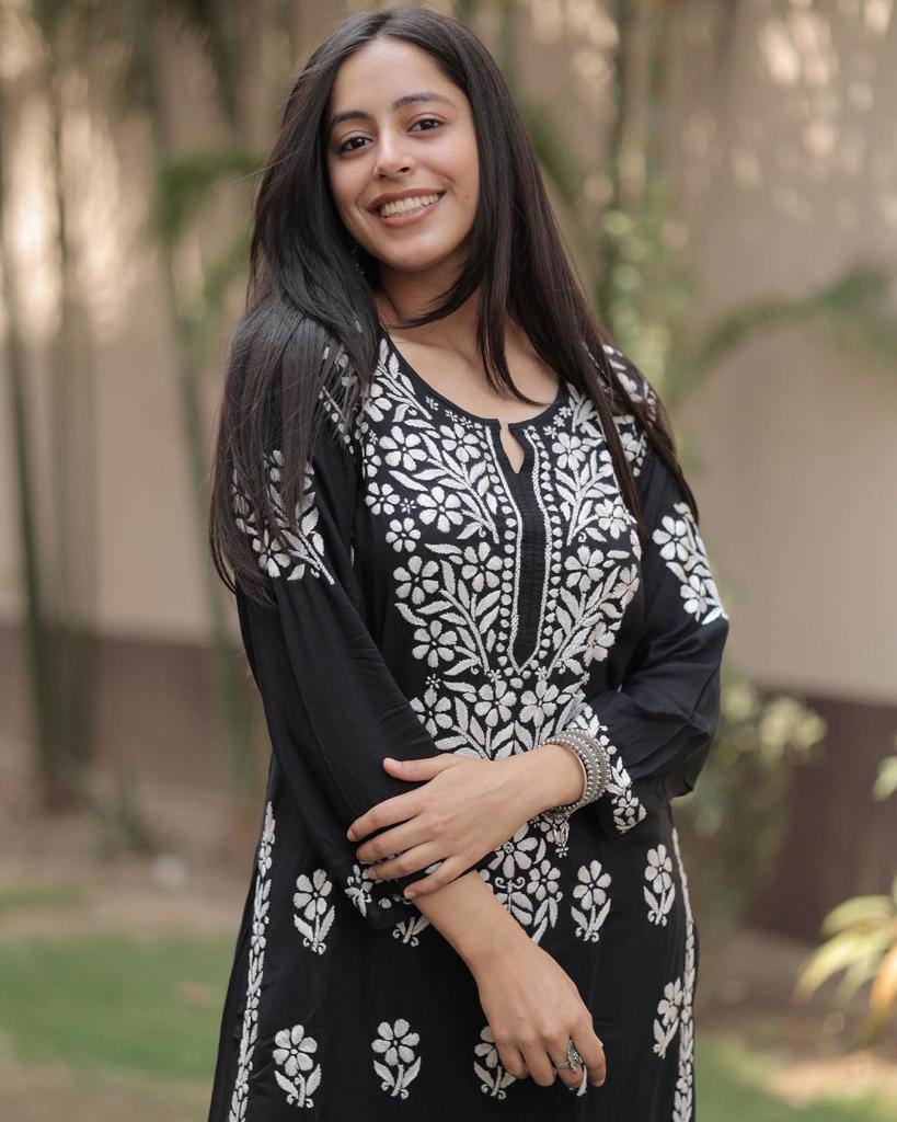 CHIKANKARI EXCLUSIVE KURTI_PENT PAIR DESIGN