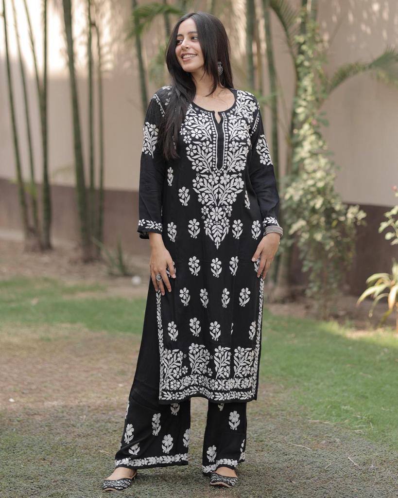 CHIKANKARI EXCLUSIVE KURTI_PENT PAIR DESIGN