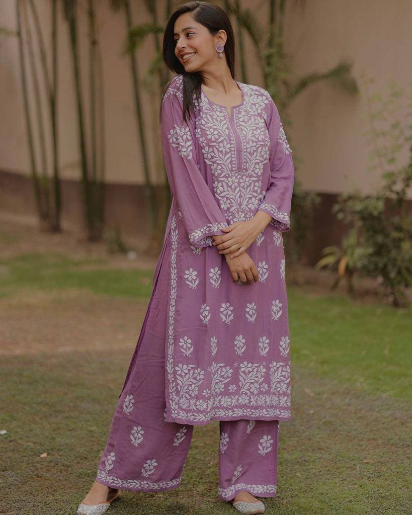 CHIKANKARI EXCLUSIVE KURTI_PENT PAIR DESIGN