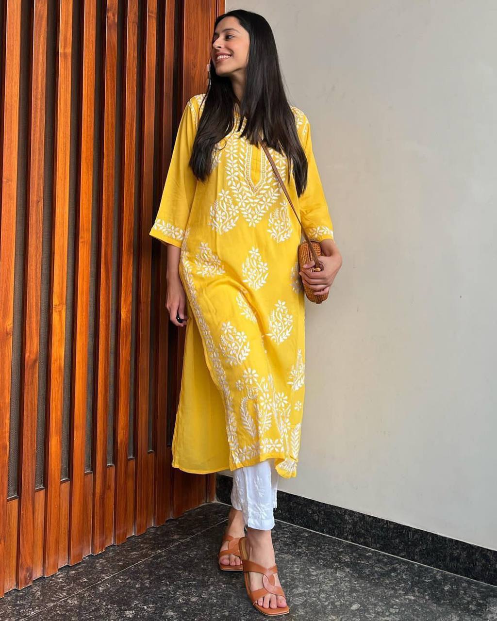 WOMEN CHIKAN EMBROIDERY KURTI_PENT PAIR DESIGN