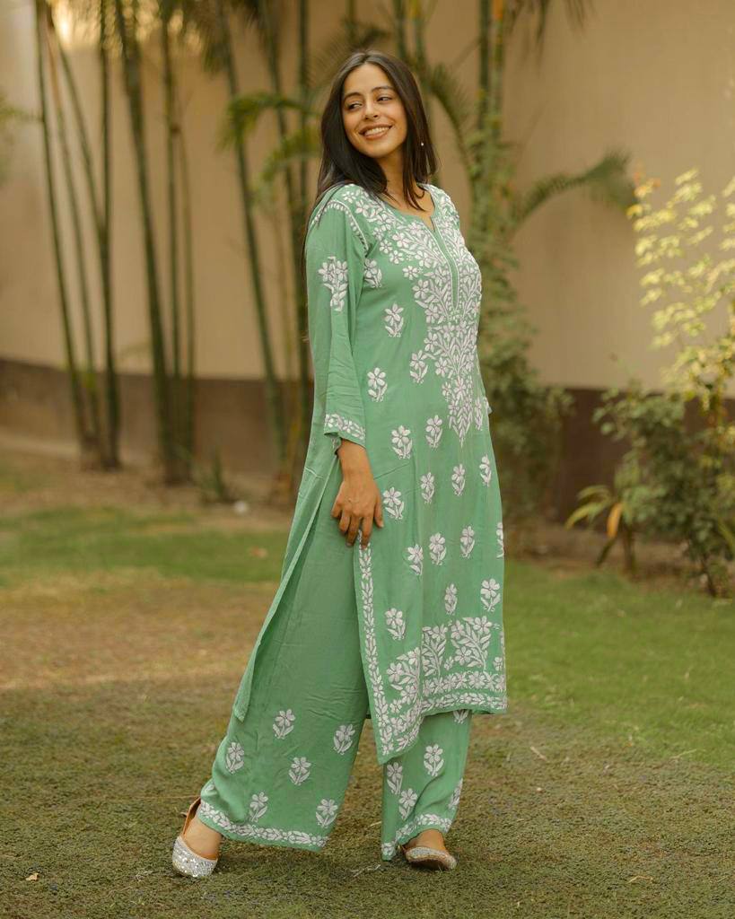 CHIKANKARI EXCLUSIVE KURTI_PENT PAIR DESIGN