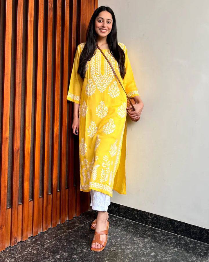 WOMEN CHIKAN EMBROIDERY KURTI_PENT PAIR DESIGN
